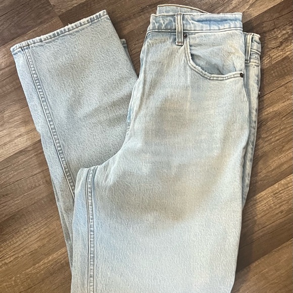 Abercrombie & Fitch Denim - Abercrombie & Fitch 90’s Straight Ultra High Rise Jeans